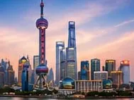 Les gratte-ciel de Pudong et la tour de la Perle de l’Orient à Shanghai